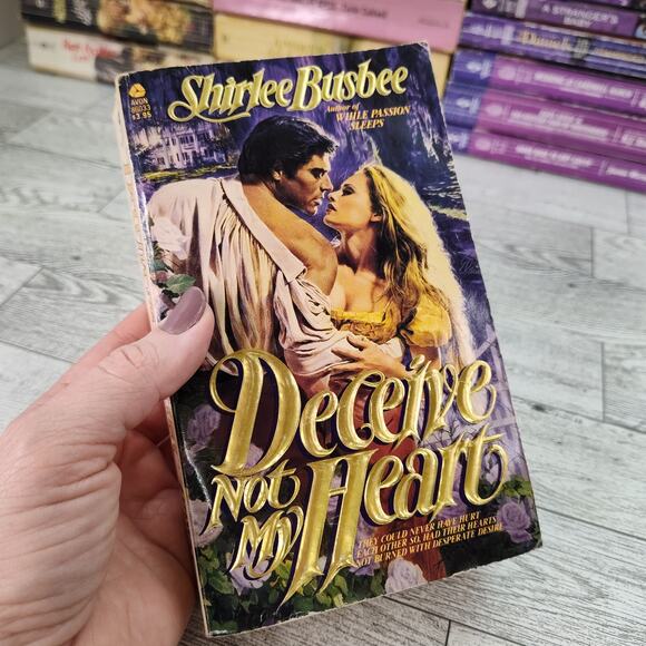 Deceive Not My Heart by Shirlee Busbee 1984 Avon First‎ Print Paperback Romance - Picture 1 of 11